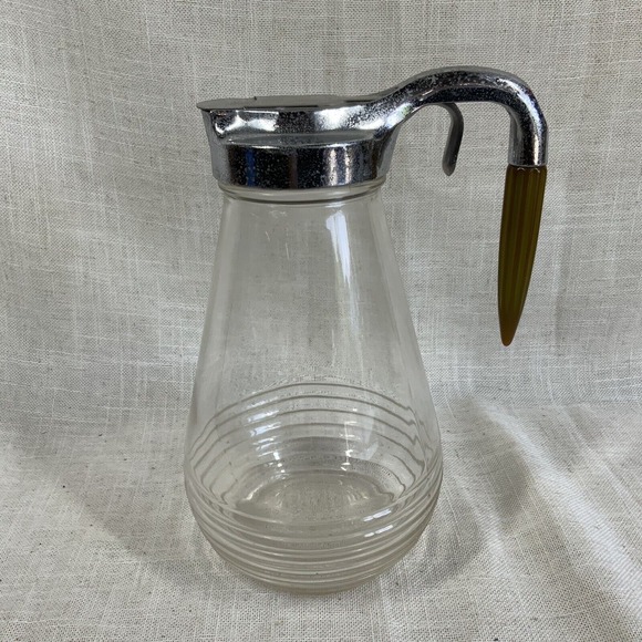 Vintage Golden Bakelite Bullet Handle Hazel‎ Atlas Glass Lg 9" Syrup Pitcher - Picture 1 of 11